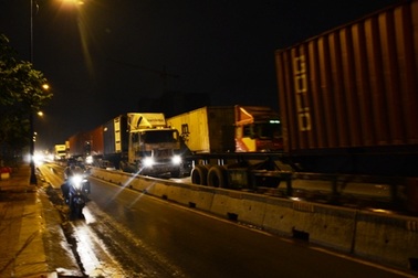 Tăng cường xử phạt xe quá tải vào ban đêm