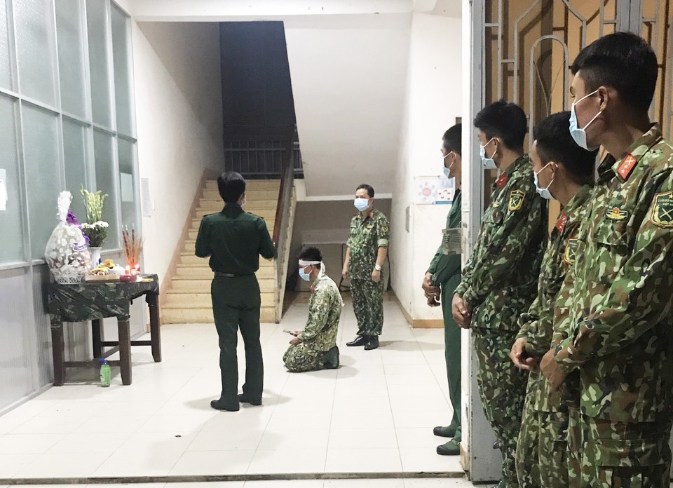 Mẹ mất đột ngột, chiến sĩ nén đau thương ở đơn vị làm nhiệm vụ chống dịch - 3 Mẹ mất đột ngột, chiến sĩ nén đau thương ở đơn vị làm nhiệm vụ chống dịch - 3