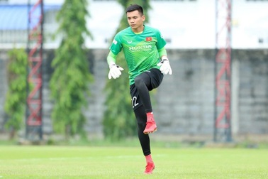 Đội tuyển Việt Nam bổ sung thủ môn, vị trí của Tấn Trường bị đe dọa?