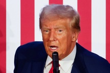 Ông Trump cảnh báo đảng Dân chủ sẽ đưa Mỹ tới Thế chiến III