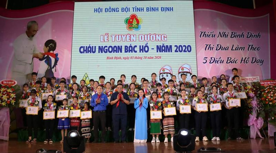 Bình Định: Khám bệnh, phát thuốc miễn phí cho người nghèo - 4 Bình Định: Khám bệnh, phát thuốc miễn phí cho người nghèo - 4