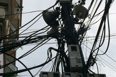 Loa phường đúng là... “ốm không tha, già không thương”!