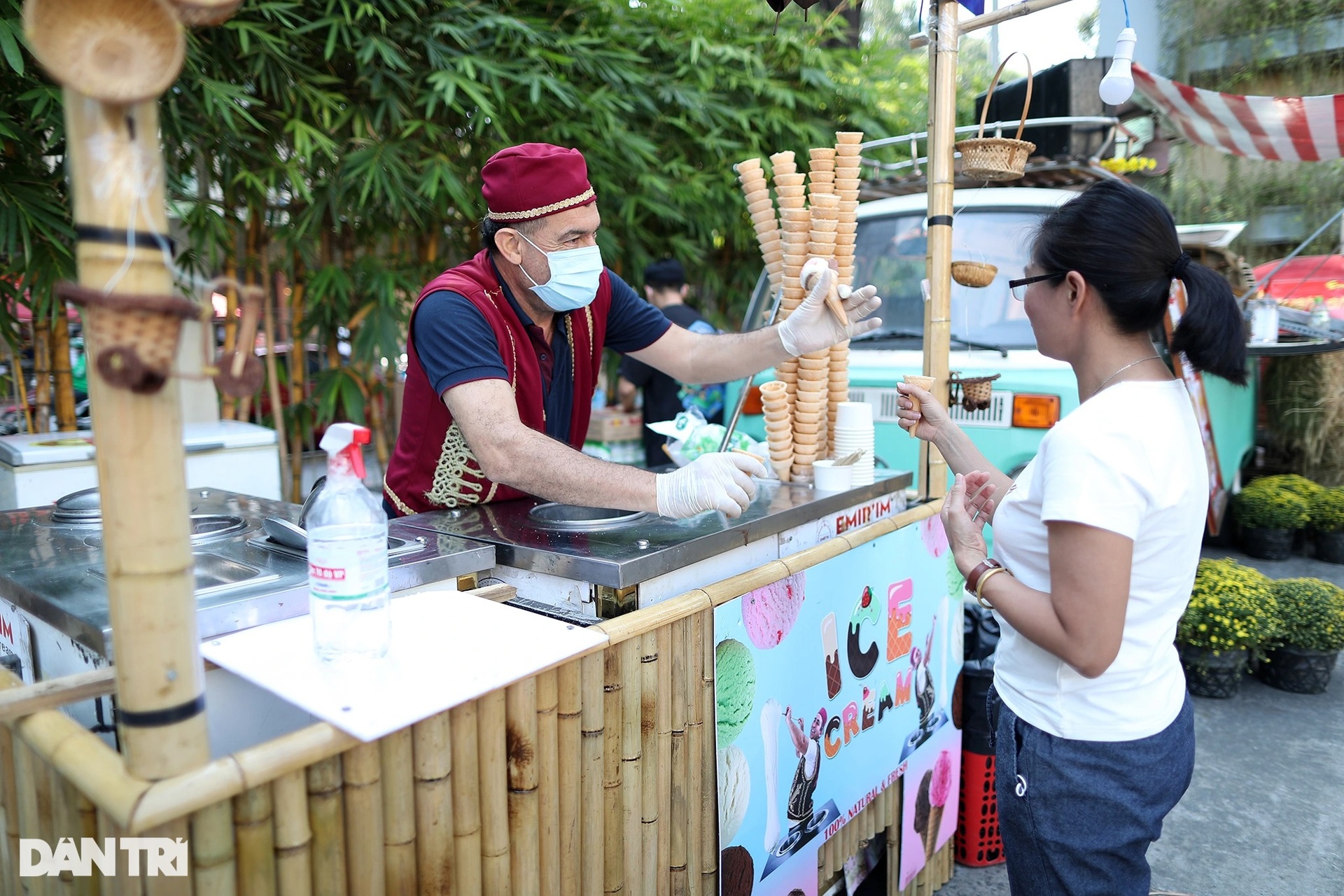 Đường mai rực rỡ sắc xuân ở TPHCM sẵn sàng đón người dân vui chơi Tết 2022 - 16