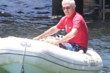 Thủ tướng Australia bị phạt vì đi thuyền không mặc áo phao