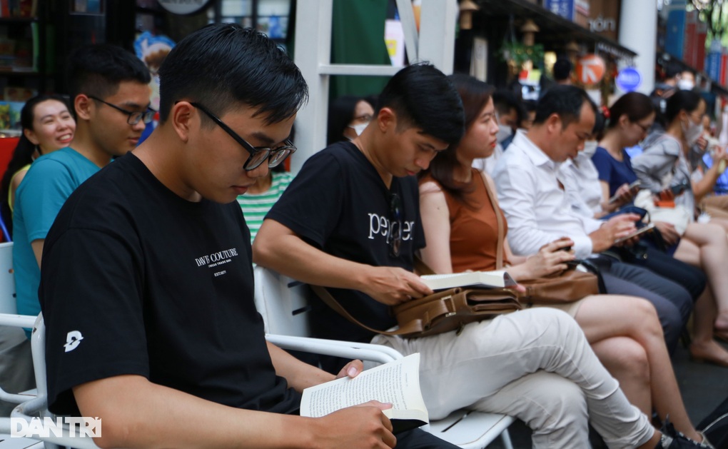 Marc Levy giao lưu tại TPHCM: Nếu chỉ còn 7 ngày trên đời, tôi sẽ... - 1 Marc Levy giao lưu tại TPHCM: Nếu chỉ còn 7 ngày trên đời, tôi sẽ... - 1