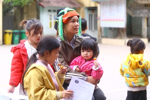 Báo Dân trí tổ chức tư vấn sức khoẻ, phát hiện 11 học sinh viêm gan B