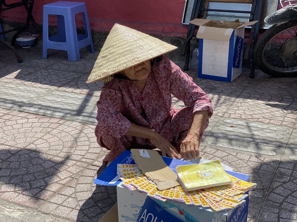 Người đi lễ bị chặt chém phí gửi xe, điểm trông giữ hốt bạc ngày Tết - 12 Người đi lễ bị chặt chém phí gửi xe, điểm trông giữ hốt bạc ngày Tết - 12