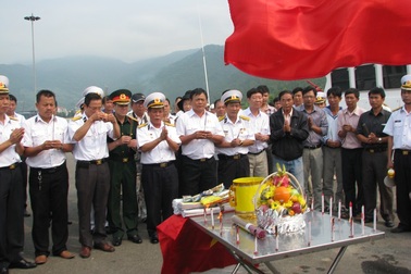 Tưởng niệm các chiến sĩ đã hy sinh tại đảo Gạc Ma 