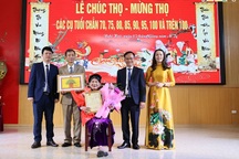 Một phường tổ chức lễ mừng thọ cho 111 người cao tuổi