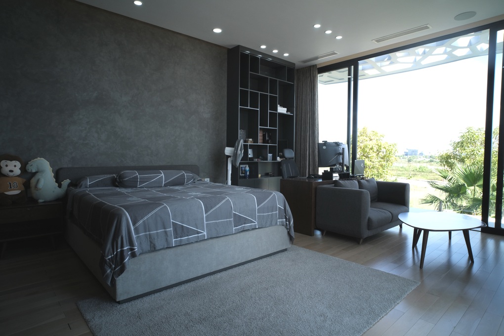 Biệt thự dựng trên 7 lô đất, thiết kế độc đáo giúp tiết kiệm điện ở Đà Nẵng - 8 Biệt thự dựng trên 7 lô đất, thiết kế độc đáo giúp tiết kiệm điện ở Đà Nẵng - 8