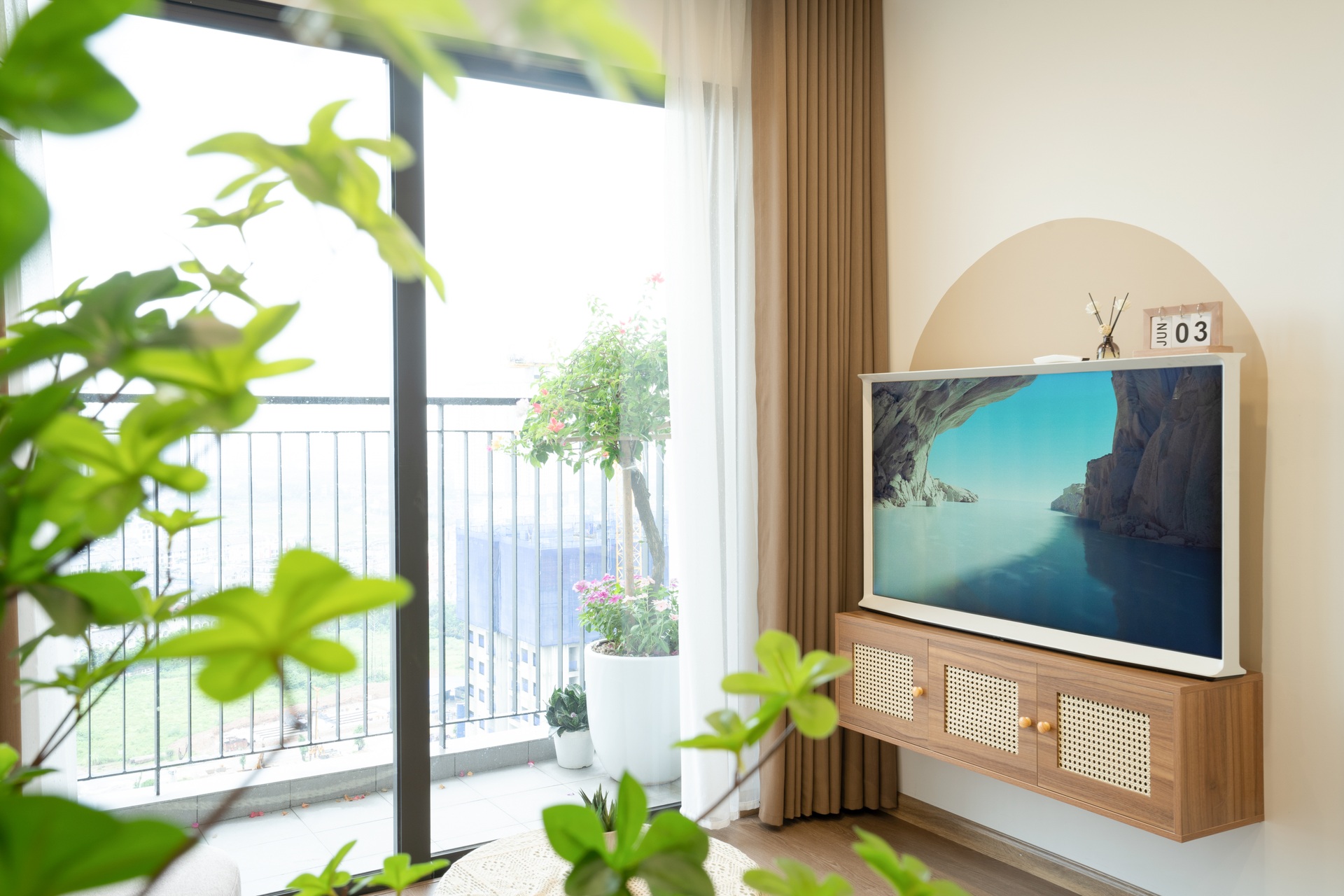 Ngắm căn hộ 54 m2 của cô nàng độc thân: Rộng bất ngờ nhờ mẹo làm nội thất - 5 Ngắm căn hộ 54 m2 của cô nàng độc thân: Rộng bất ngờ nhờ mẹo làm nội thất - 5