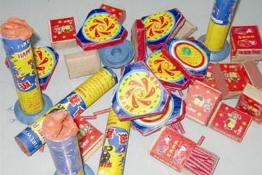 Thâm nhập kho hàng pháo lậu phía bên kia bên giới: Mua pháo dễ như... mua rau