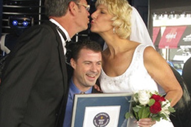 Thế giới đua nhau lập kỷ lục nhân ngày Guinness (1)