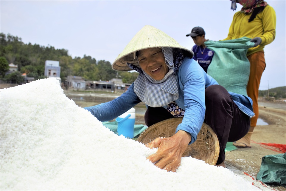 Bán 20 kg muối mới mua được 1 kg gạo - 1 Bán 20 kg muối mới mua được 1 kg gạo - 1
