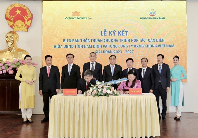 Vietnam Airlines và UBND tỉnh Nam Định chính thức ký kết thỏa thuận hợp tác toàn diện giai đoạn 2023 - 2027.