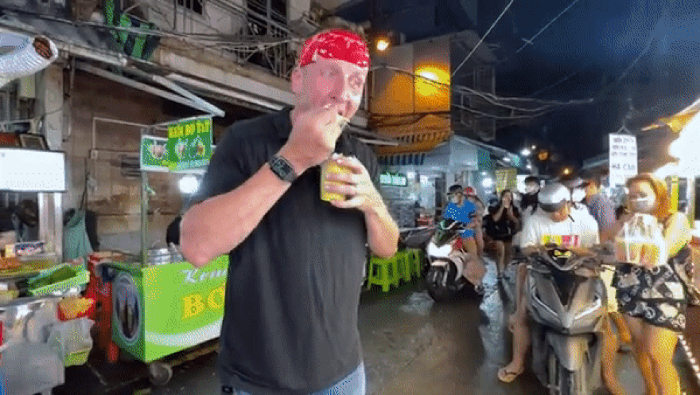 Du khách Mỹ ăn sạch no căng bụng ở chợ Hồ Thị Kỷ chưa hết 1 triệu đồng - 4 Du khách Mỹ ăn sạch no căng bụng ở chợ Hồ Thị Kỷ chưa hết 1 triệu đồng - 4