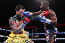 Floyd Mayweather ẩu đả với cháu trùm mafia trên sàn boxing