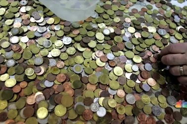 Đài phun nước hứng được hơn 100 triệu xu mỗi ngày