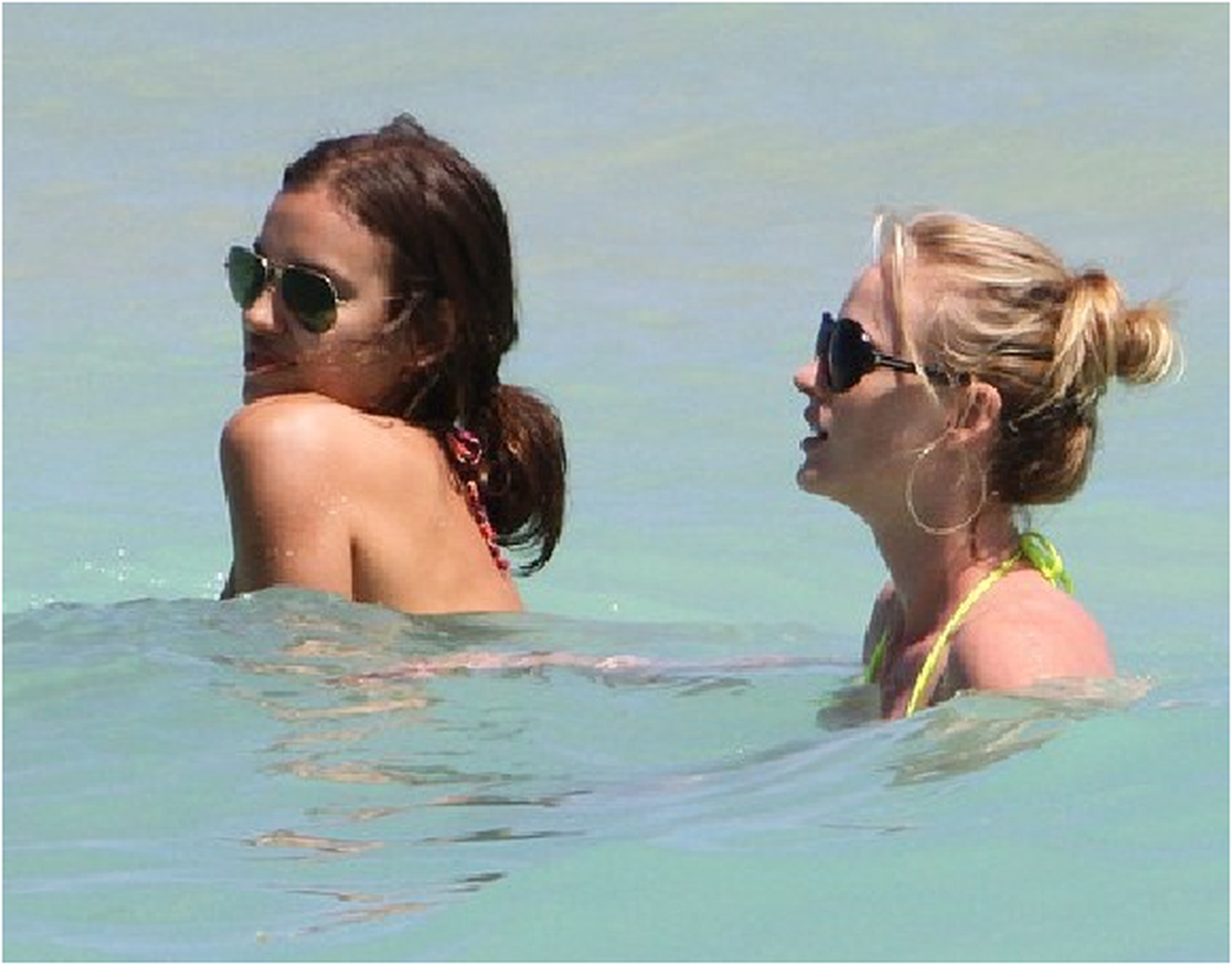 Hàng nghìn du khách Nga bị mắc kẹt, vật lộn tìm cách hồi hương - 2 Hàng nghìn du khách Nga bị mắc kẹt, vật lộn tìm cách hồi hương - 2