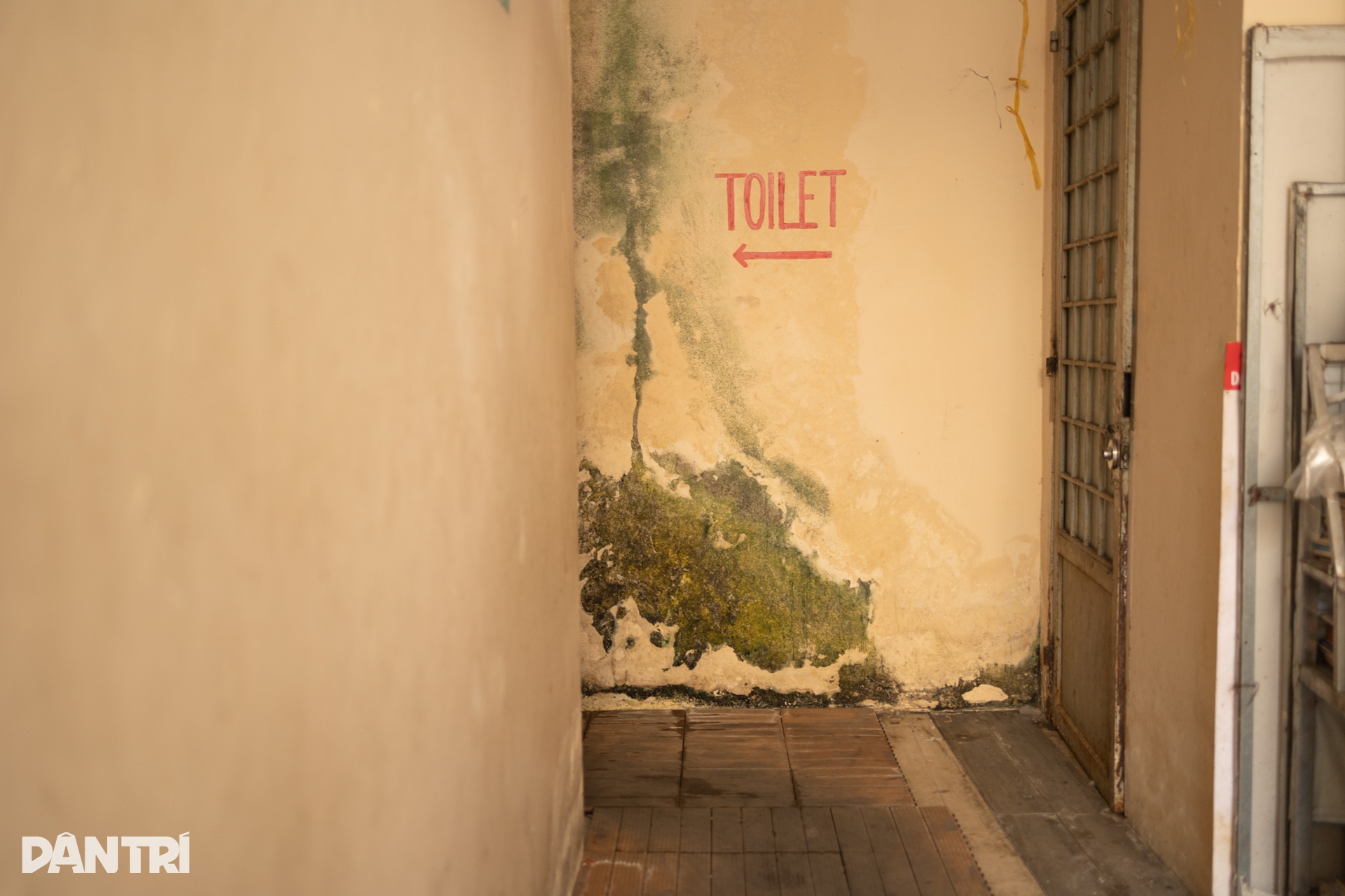 Khách dọa đánh, công khai chích ma túy trong nhà vệ sinh công cộng ở TPHCM - 9 Khách dọa đánh, công khai chích ma túy trong nhà vệ sinh công cộng ở TPHCM - 9