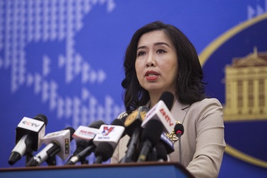 Nối lại đường bay quốc tế, duy trì cách ly người nhập cảnh 14 ngày