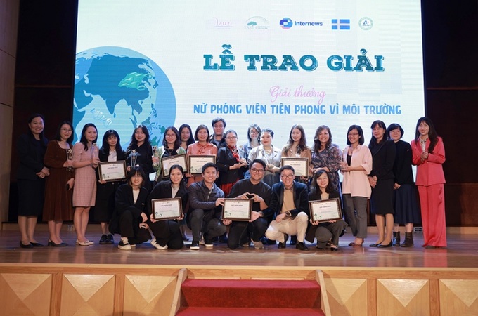 Các phóng viên, nhóm phóng viên nhận giải thưởng.