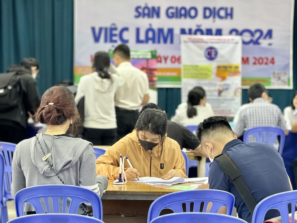 Lý do TPHCM rất đông lao động nhưng doanh nghiệp lại... khó tuyển người - 4