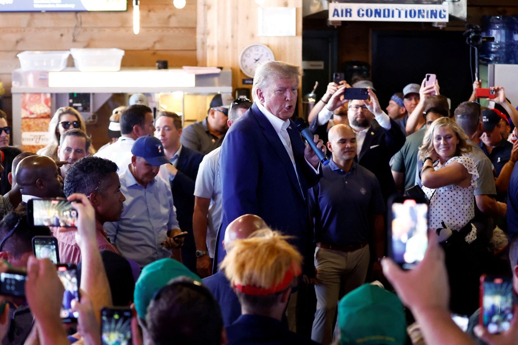 Ông Trump bỏ cuộc tranh luận đầu tiên của ứng viên tổng thống - 1 Ông Trump bỏ cuộc tranh luận đầu tiên của ứng viên tổng thống - 1