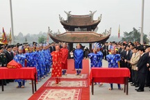 Dâng hương giỗ Quốc Tổ Lạc Long Quân và tưởng nhớ Tổ mẫu Âu Cơ