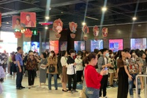 Con trai lớp 10 khai xuân bằng phim "Mai", mẹ tranh thủ hỏi con về cảnh 18+