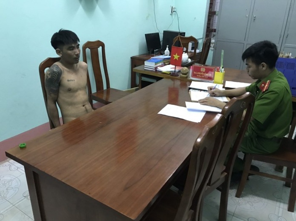 Kẻ “ngáo đá” đánh người thân, tấn công cả công an - 1 Kẻ “ngáo đá” đánh người thân, tấn công cả công an - 1