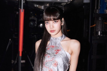 Rộ nghi vấn Lisa bị phong sát tại Trung Quốc, hướng "ra riêng" khó khăn