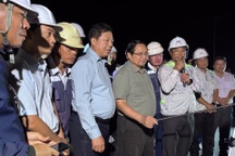 Thủ tướng kiểm tra tiến độ cầu Nhơn Trạch trong đêm