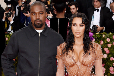 Kim Kardashian khiến chồng phiền lòng vì quá sexy