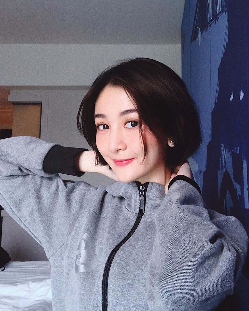 Nhan sắc đẹp tuyệt trần của nữ dẫn đoàn U23 Việt Nam - 9 Nhan sắc đẹp tuyệt trần của nữ dẫn đoàn U23 Việt Nam - 9