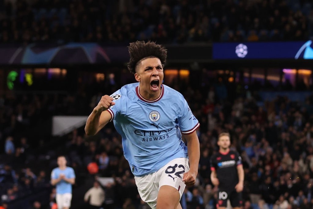 Cầu thủ trẻ của Man City đi vào lịch sử Champions League - 1 Cầu thủ trẻ của Man City đi vào lịch sử Champions League - 1