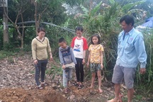 Mẹ con góa phụ nghèo được bạn đọc Dân trí giúp đỡ xây nhà mới