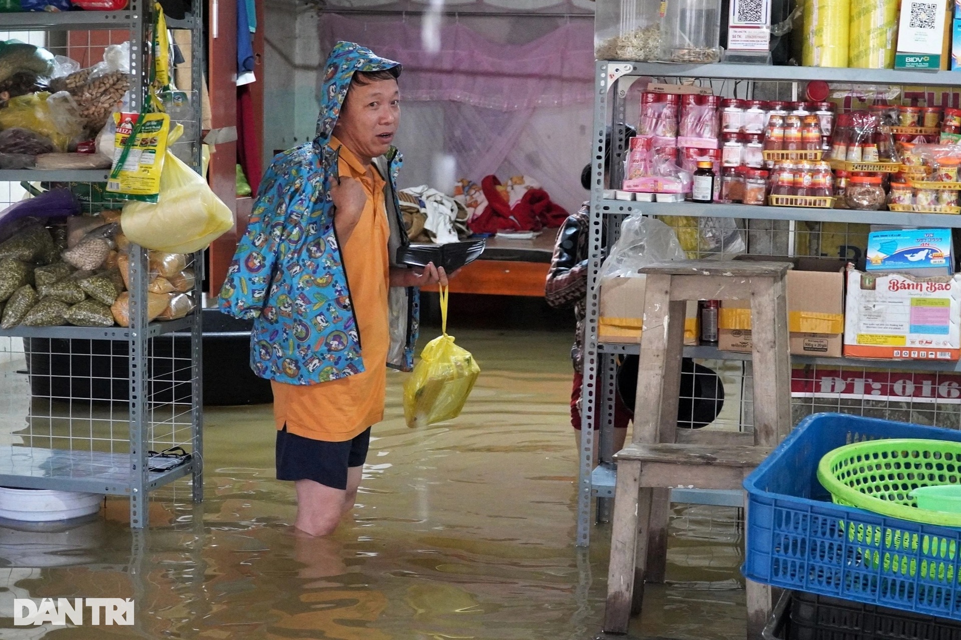 Nơi người dân trắng đêm canh nước, chạy lũ 2 lần trong 4 ngày - 7