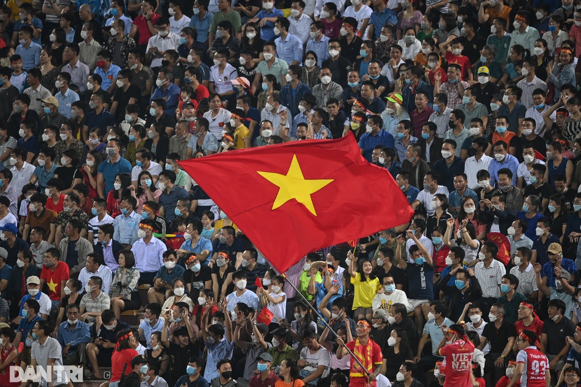 Chảo lửa Việt Trì phủ kín 20.000 khán giả, dậy sóng cổ vũ U23 Việt Nam - 2 Chảo lửa Việt Trì phủ kín 20.000 khán giả, dậy sóng cổ vũ U23 Việt Nam - 2