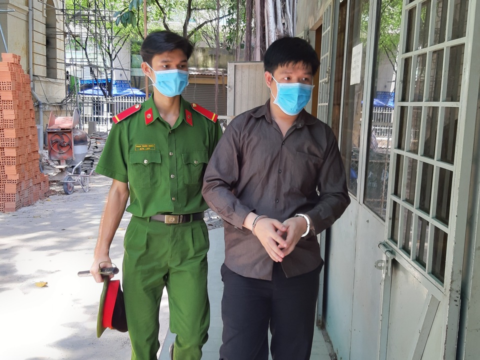 Nhân viên công ty hàng không tham ô tiền tỷ - 1 Nhân viên công ty hàng không tham ô tiền tỷ - 1