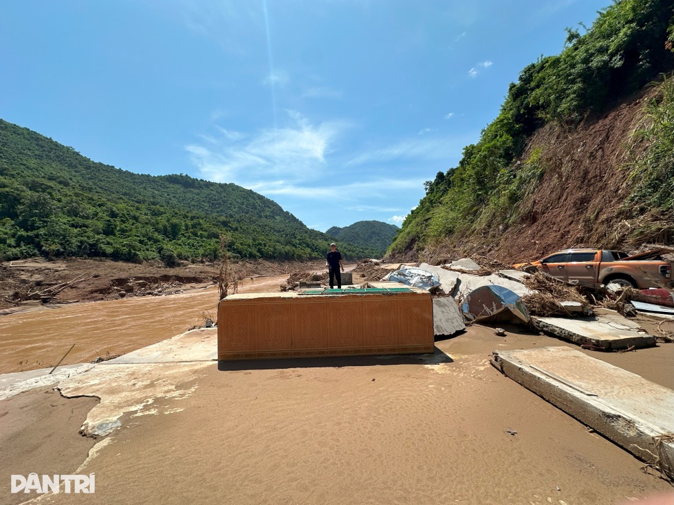 Trở lại nơi cơn lũ lịch sử càn quét bản làng tan hoang - 5 Trở lại nơi cơn lũ lịch sử càn quét bản làng tan hoang - 5