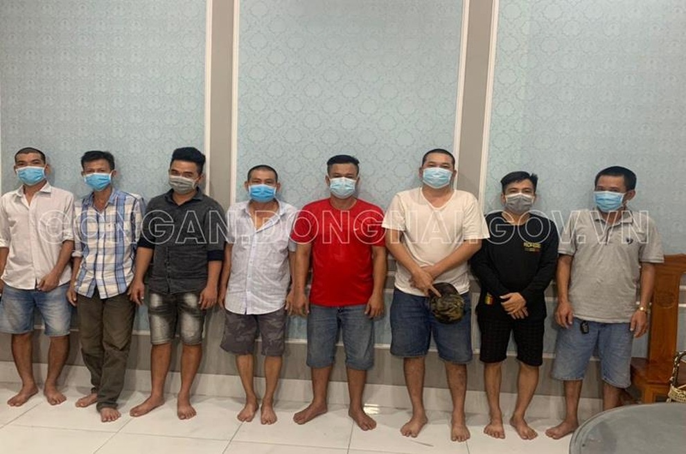 8 người tụ tập trong nhà trọ đánh bạc, bị phạt 126 triệu đồng - 1 8 người tụ tập trong nhà trọ đánh bạc, bị phạt 126 triệu đồng - 1