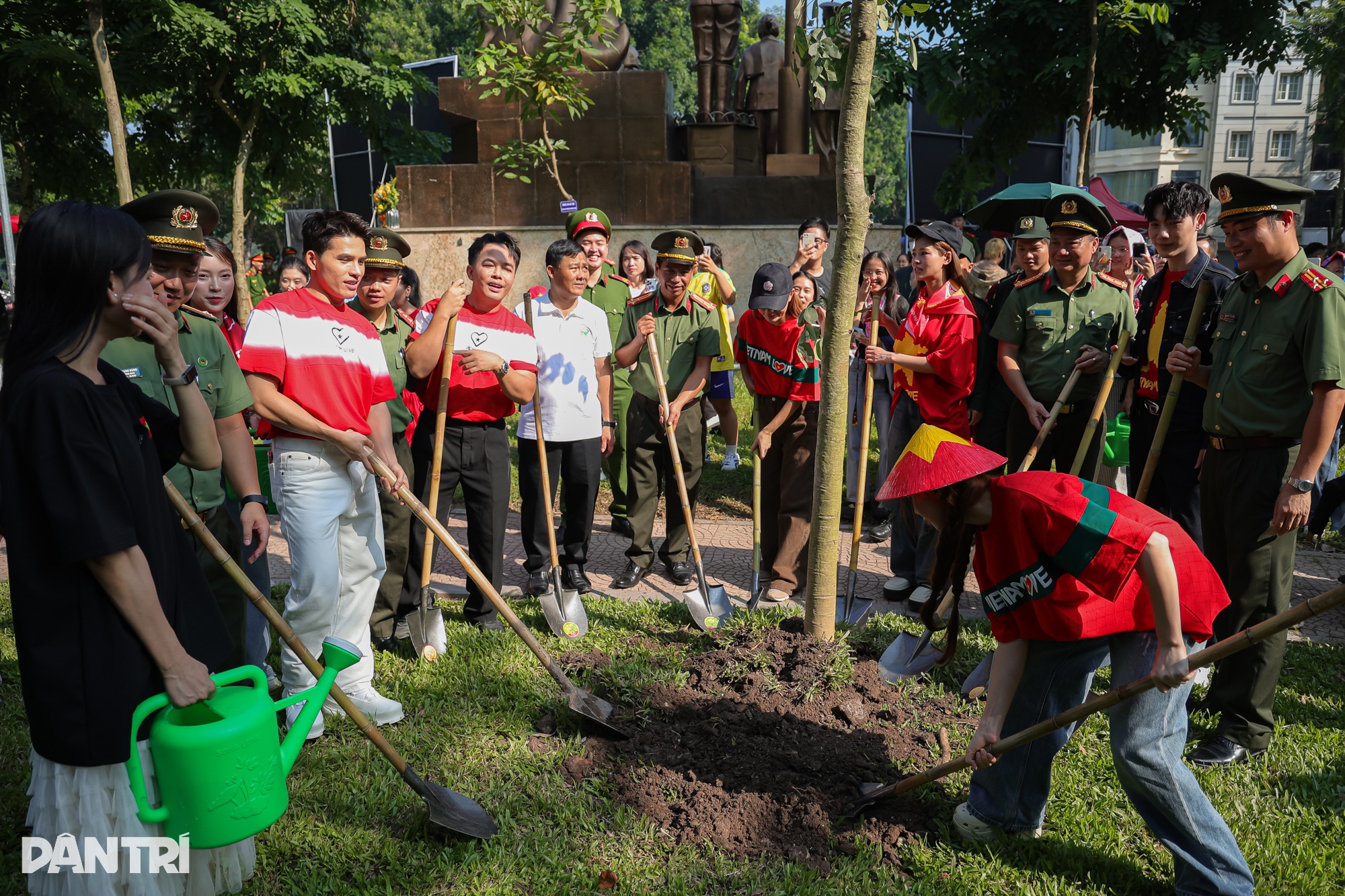 Hòa Minzy, Quốc Thiên cùng dàn sao trồng cây vì Thủ đô xanh - 7