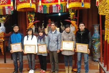 Trao thưởng quỹ khuyến học nhân ngày Chạp tổ