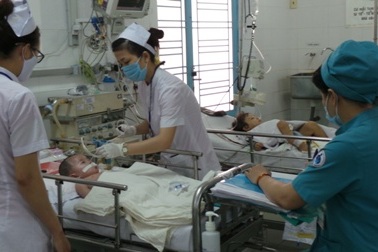 Bệnh sốt xuất huyết tăng theo tay chân miệng