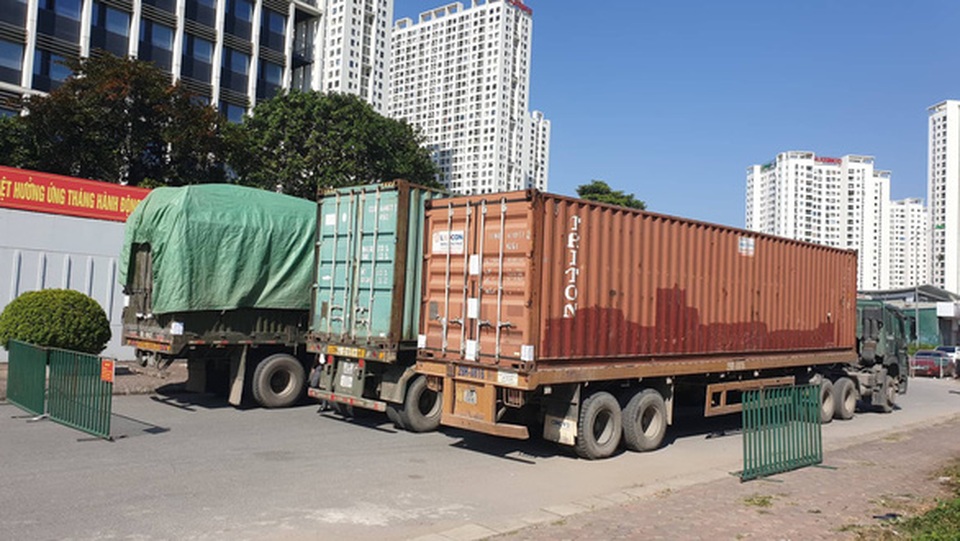 Đề nghị truy tố 2 cán bộ hải quan trong vụ buôn lậu 5.000 tấn thuốc bắc - 2 Đề nghị truy tố 2 cán bộ hải quan trong vụ buôn lậu 5.000 tấn thuốc bắc - 2