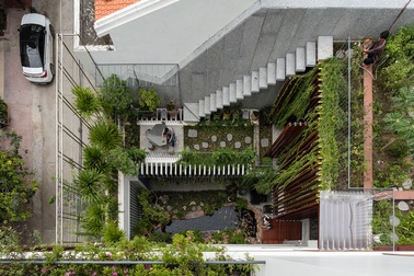 Ngôi nhà rộng 350 m2 có vườn rau, ao cá tuyệt đẹp ở Nha Trang