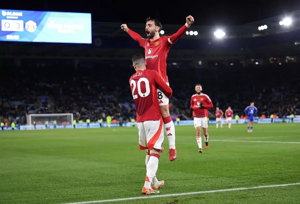 Man Utd thắng đậm Leicester, HLV Amorim đặc biệt khen ngợi Fernandes - 1 Man Utd thắng đậm Leicester, HLV Amorim đặc biệt khen ngợi Fernandes - 1