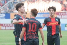 Hoàng Đức không ghi bàn, CLB Ninh Bình vẫn thắng dễ Long An