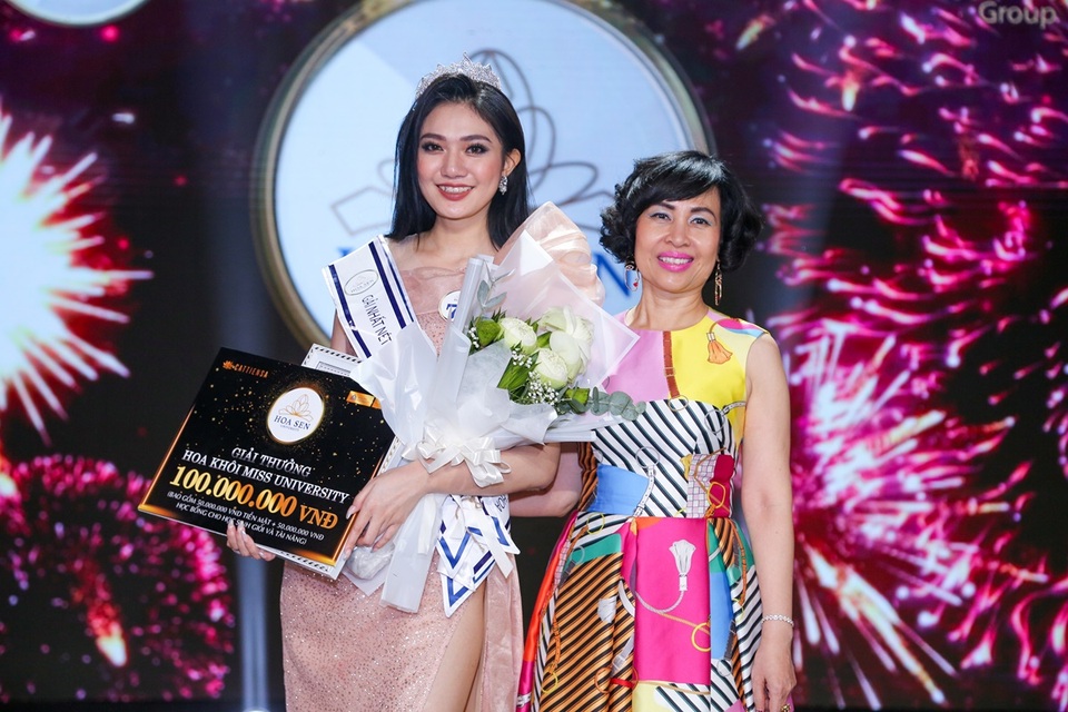 Ngắm vẻ đẹp đằm thắm của tân hoa khôi sinh viên ĐH Hoa Sen - 7 Ngắm vẻ đẹp đằm thắm của tân hoa khôi sinh viên ĐH Hoa Sen - 7